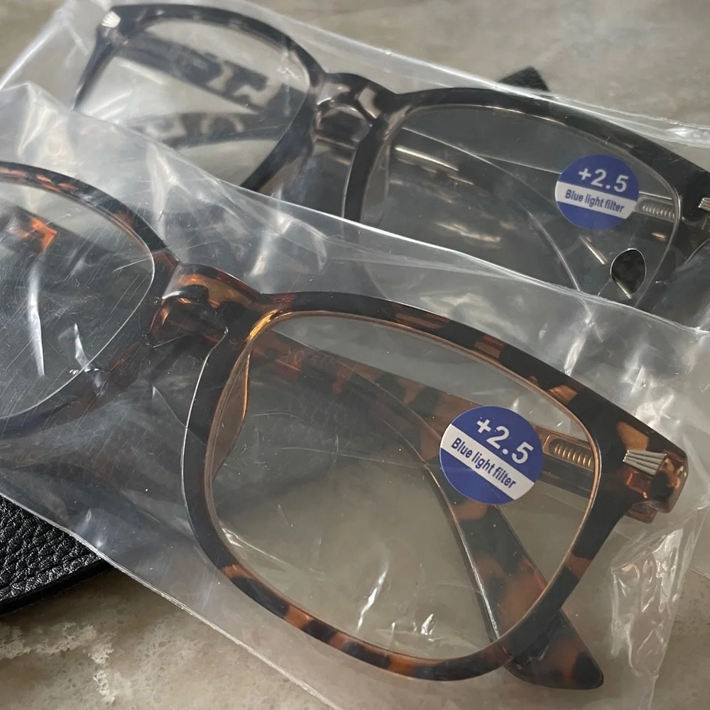 NWT Two pairs readers 2.5 tortoiseshell blue light combination readers brown